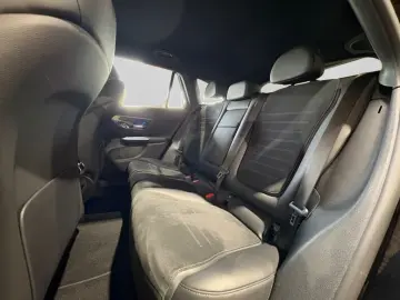 MERCEDES-BENZ GLC 200 4M AMG DISTR KAM AHK SHZ LHZ D…
