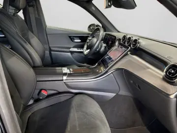 MERCEDES-BENZ GLC 200 4M AMG DISTR KAM AHK SHZ LHZ D…