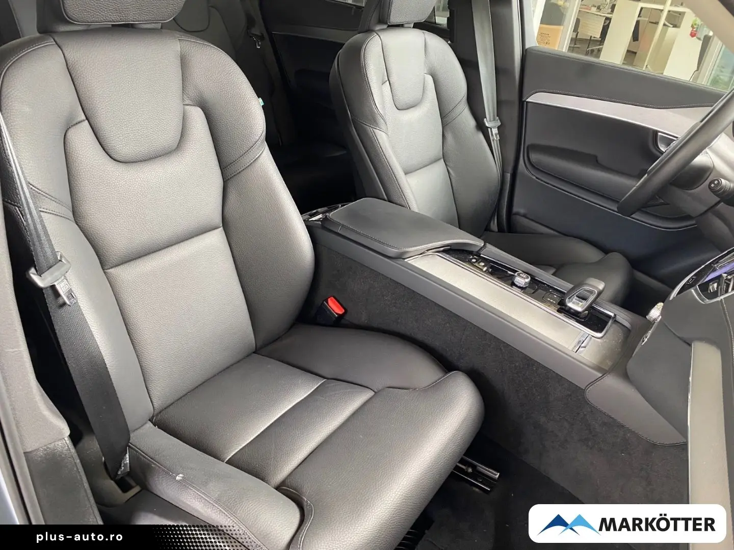 VOLVO XC90 T8 AWD Recharge Plus Dark 7-Sitzer Four-C
