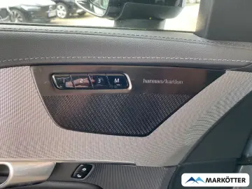 VOLVO XC90 T8 AWD Recharge Plus Dark 7-Sitzer Four-C