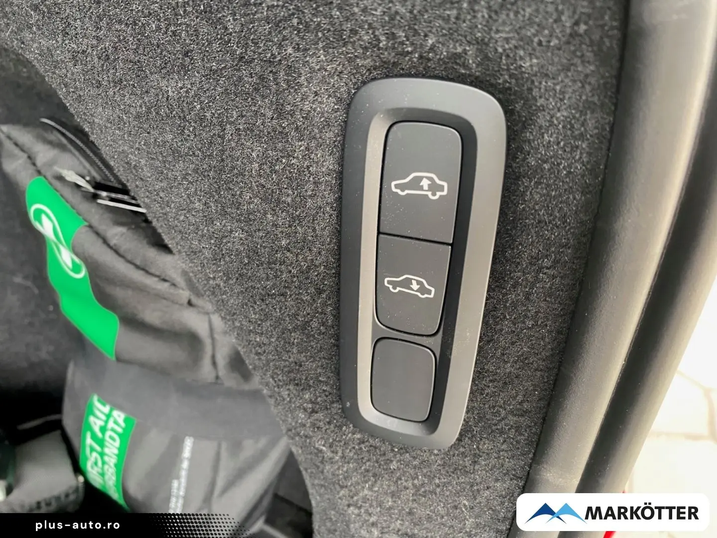 VOLVO XC90 T8 AWD Recharge Plus Dark 7-Sitzer Four-C