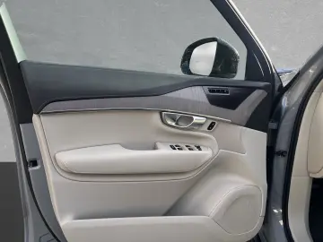 VOLVO XC90 Ultimate Dark T8 AWD Plug-In