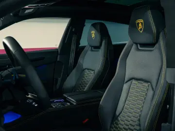 Lamborghini Urus 23  B&O PANO CARBON MASSAGE AMBIENT