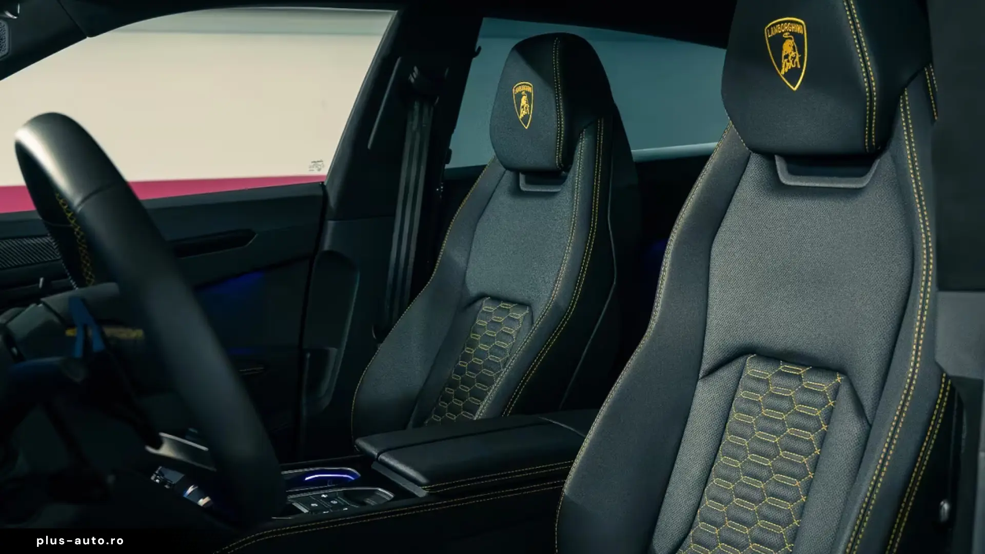 Lamborghini Urus 23  B&O PANO CARBON MASSAGE AMBIENT