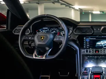 Lamborghini Urus 23  B&O PANO CARBON MASSAGE AMBIENT