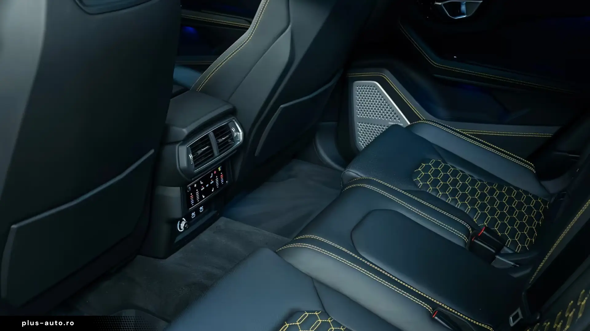 Lamborghini Urus 23  B&O PANO CARBON MASSAGE AMBIENT