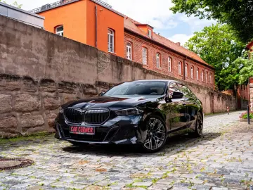 BMW 520d M-SPORTPRO PANO HEADUP KAMRA GLOW H&K