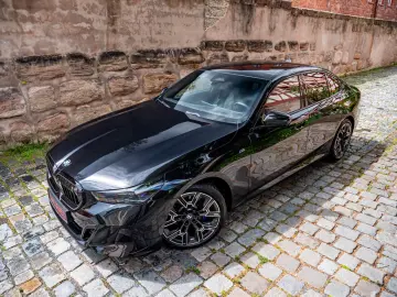 BMW 520d M-SPORTPRO PANO HEADUP KAMRA GLOW H&K