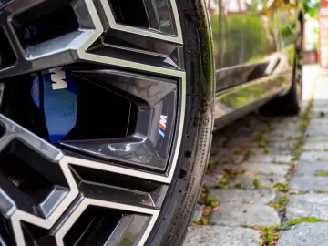 BMW 520d M-SPORTPRO PANO HEADUP KAMRA GLOW H&K