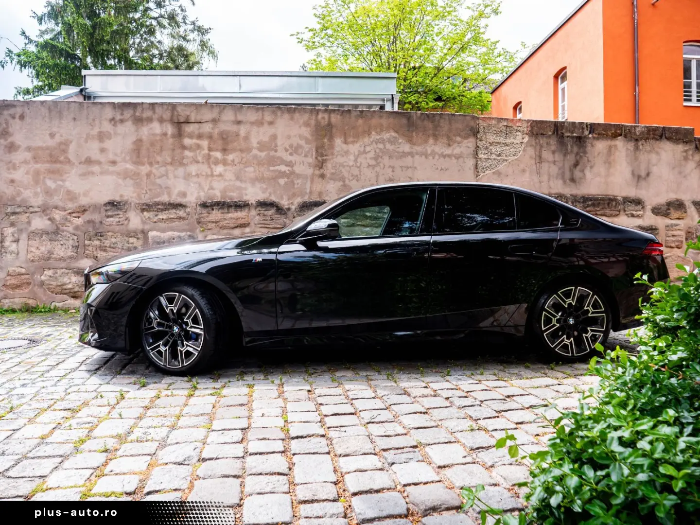 BMW 520d M-SPORTPRO PANO HEADUP KAMRA GLOW H&K