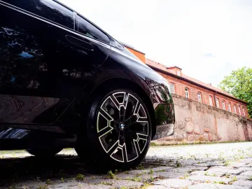 BMW 520d M-SPORTPRO PANO HEADUP KAMRA GLOW H&K