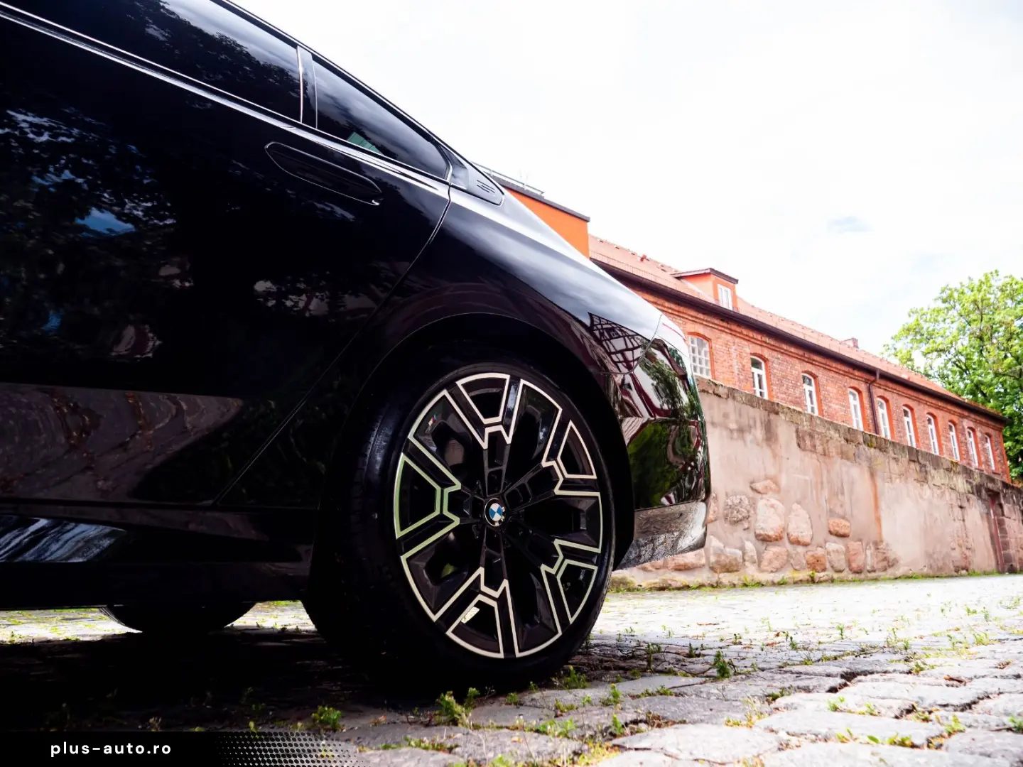 BMW 520d M-SPORTPRO PANO HEADUP KAMRA GLOW H&K
