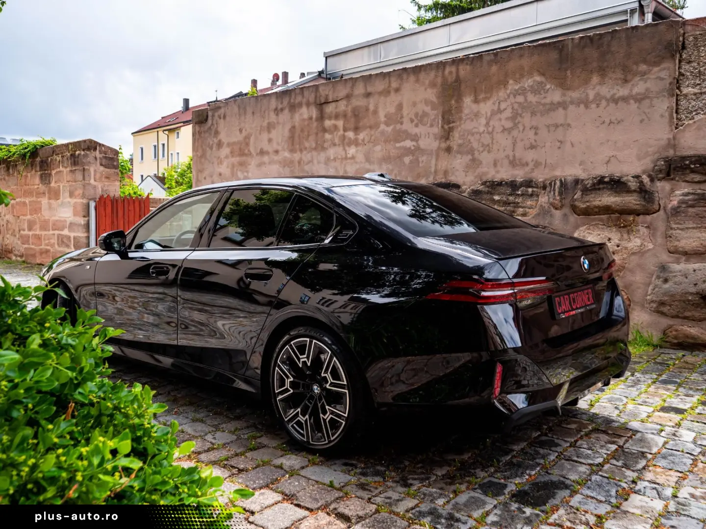 BMW 520d M-SPORTPRO PANO HEADUP KAMRA GLOW H&K
