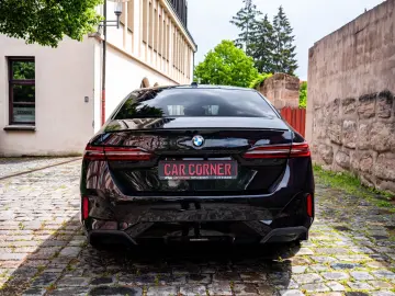 BMW 520d M-SPORTPRO PANO HEADUP KAMRA GLOW H&K