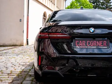 BMW 520d M-SPORTPRO PANO HEADUP KAMRA GLOW H&K