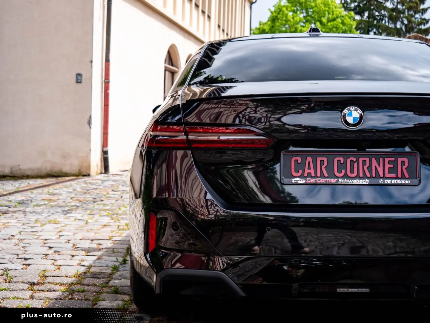 BMW 520d M-SPORTPRO PANO HEADUP KAMRA GLOW H&K