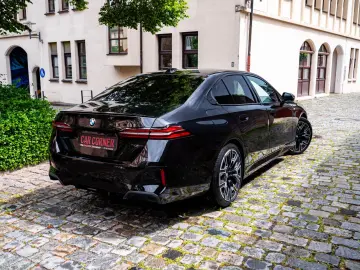 BMW 520d M-SPORTPRO PANO HEADUP KAMRA GLOW H&K