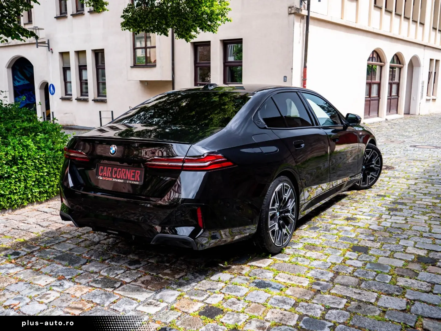 BMW 520d M-SPORTPRO PANO HEADUP KAMRA GLOW H&K