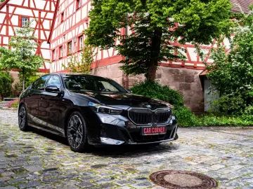 BMW 520d M-SPORTPRO PANO HEADUP KAMRA GLOW H&K