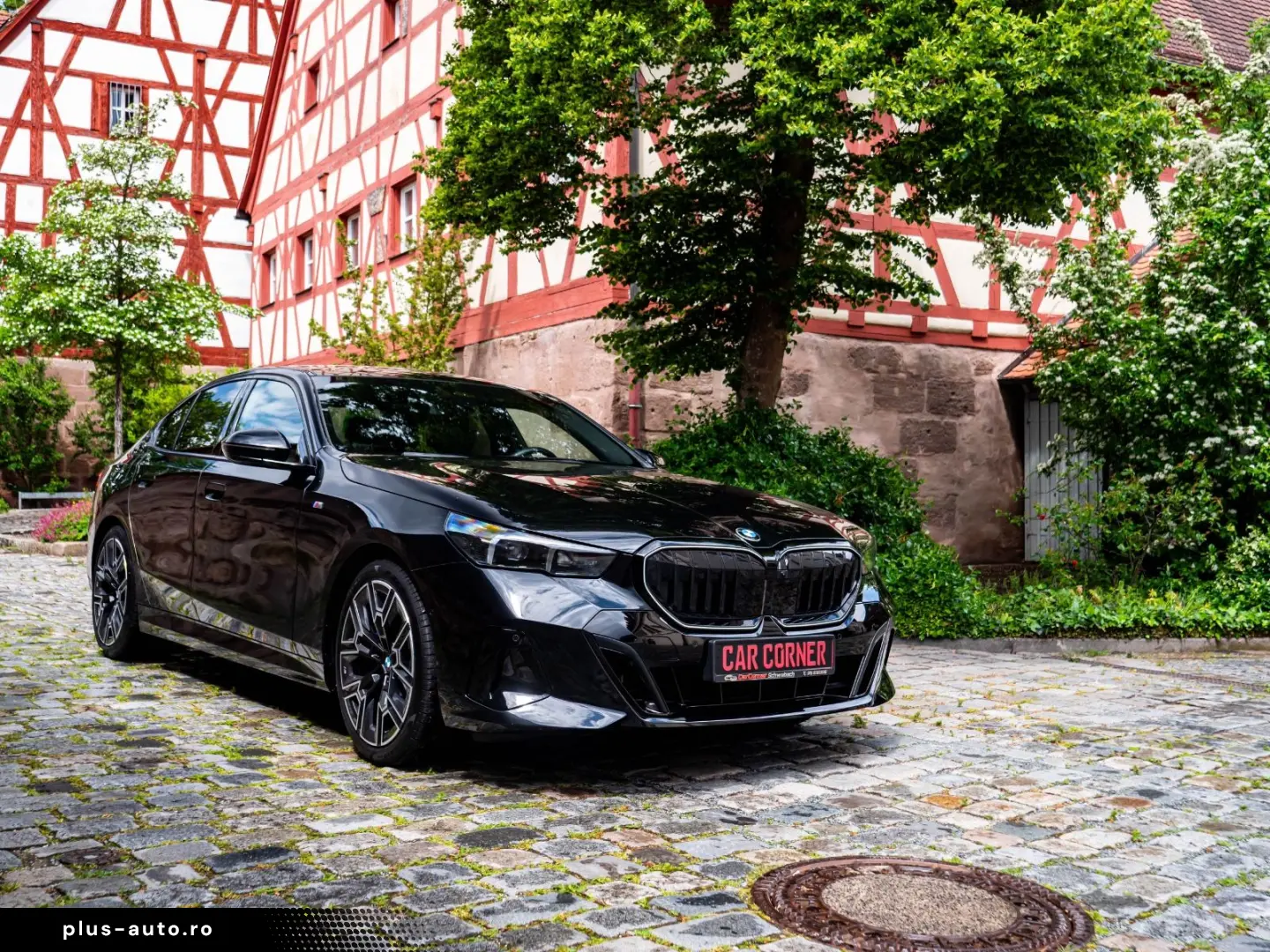 BMW 520d M-SPORTPRO PANO HEADUP KAMRA GLOW H&K