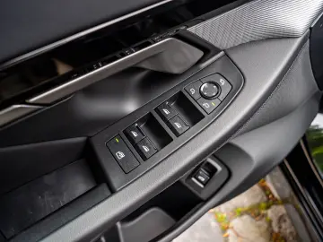 BMW 520d M-SPORTPRO PANO HEADUP KAMRA GLOW H&K
