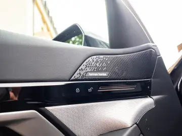 BMW 520d M-SPORTPRO PANO HEADUP KAMRA GLOW H&K