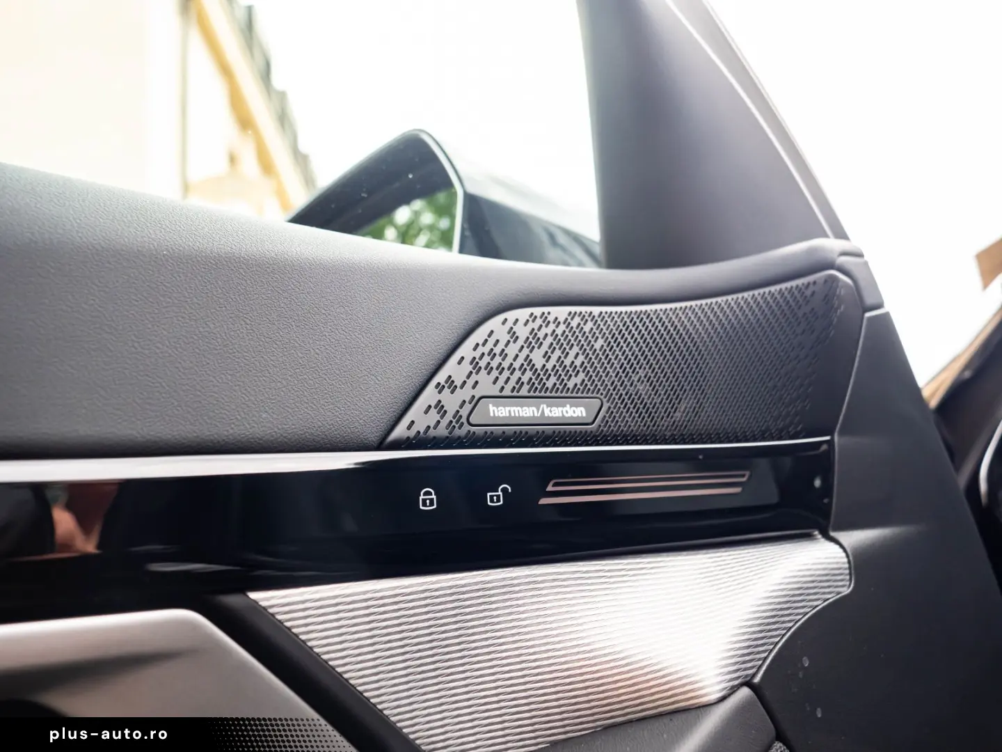 BMW 520d M-SPORTPRO PANO HEADUP KAMRA GLOW H&K