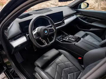 BMW 520d M-SPORTPRO PANO HEADUP KAMRA GLOW H&K