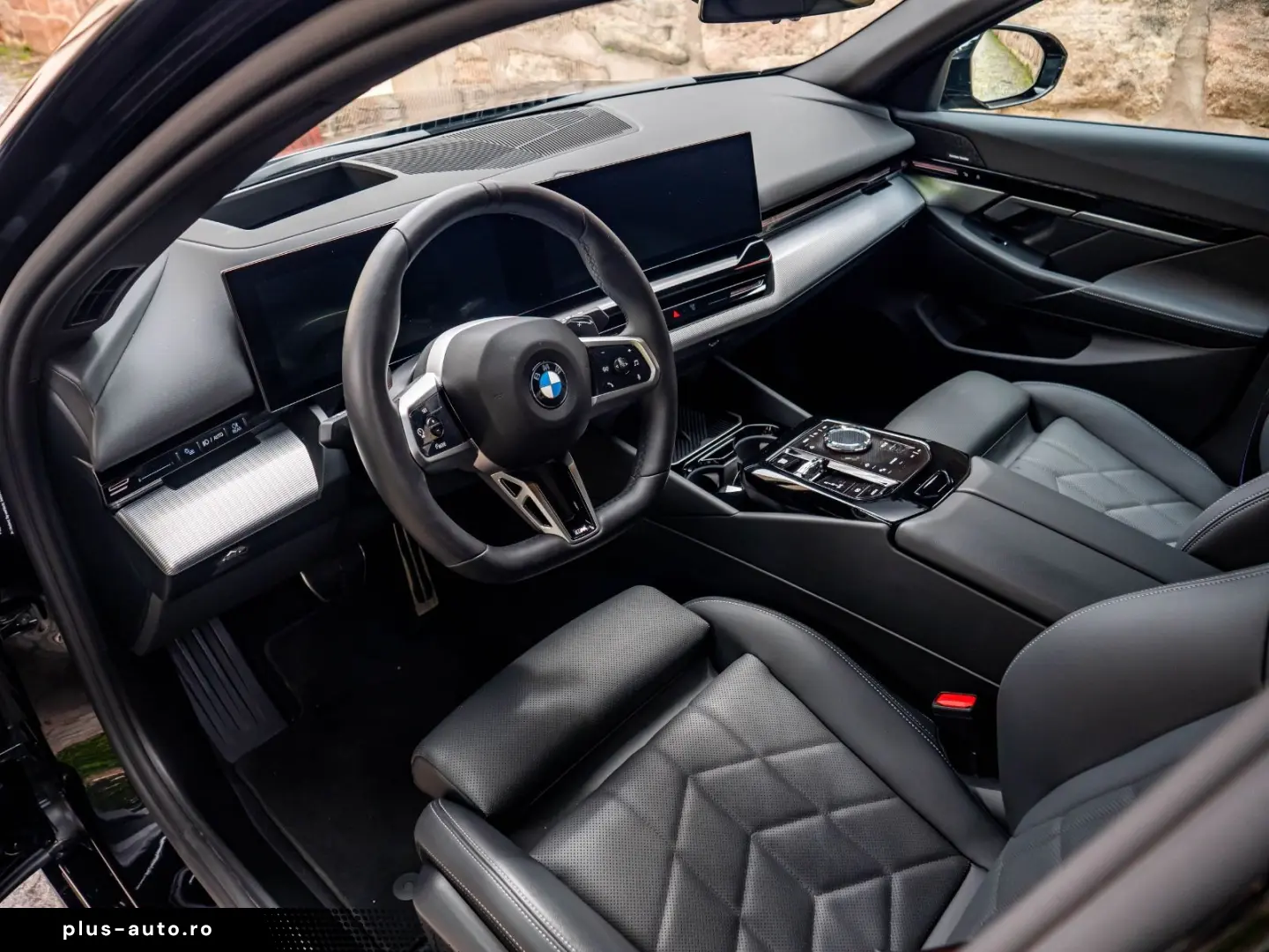 BMW 520d M-SPORTPRO PANO HEADUP KAMRA GLOW H&K