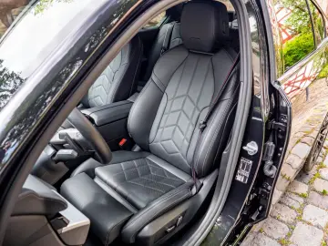 BMW 520d M-SPORTPRO PANO HEADUP KAMRA GLOW H&K