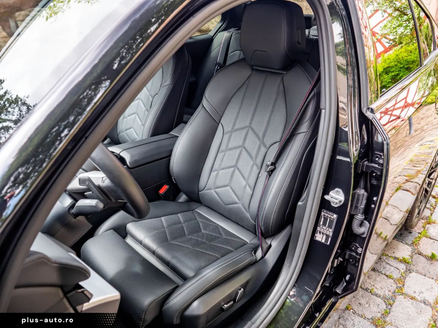 BMW 520d M-SPORTPRO PANO HEADUP KAMRA GLOW H&K