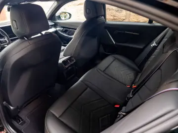 BMW 520d M-SPORTPRO PANO HEADUP KAMRA GLOW H&K