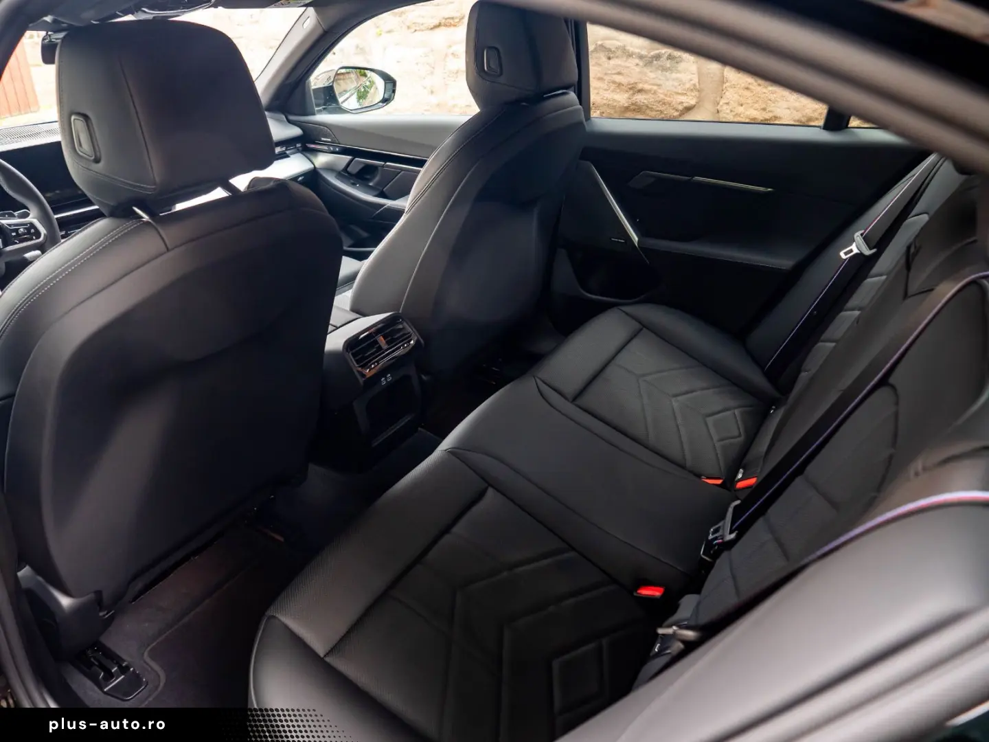 BMW 520d M-SPORTPRO PANO HEADUP KAMRA GLOW H&K