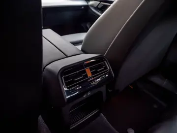 BMW 520d M-SPORTPRO PANO HEADUP KAMRA GLOW H&K