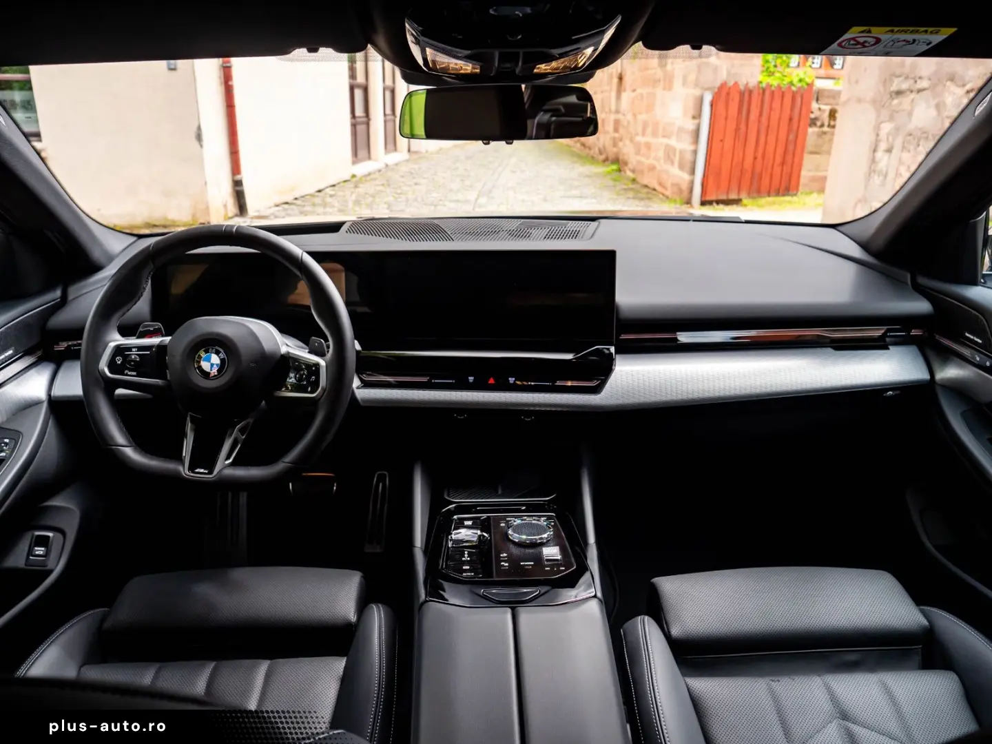 BMW 520d M-SPORTPRO PANO HEADUP KAMRA GLOW H&K