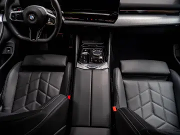 BMW 520d M-SPORTPRO PANO HEADUP KAMRA GLOW H&K