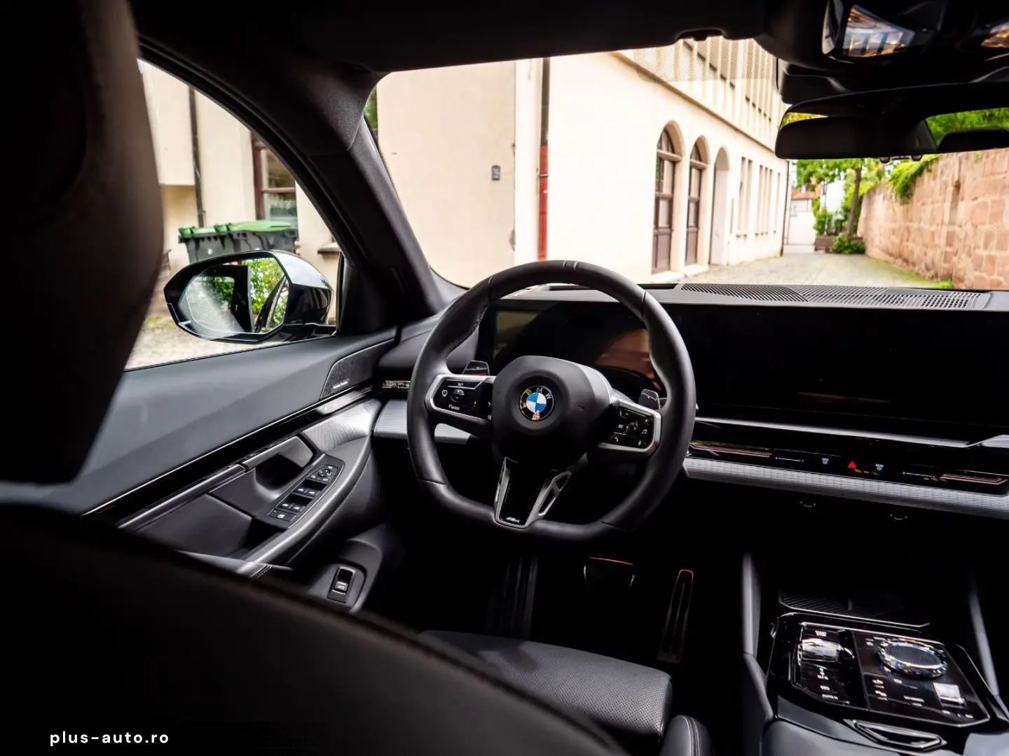 BMW 520d M-SPORTPRO PANO HEADUP KAMRA GLOW H&K