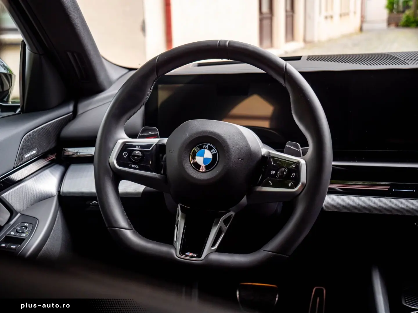 BMW 520d M-SPORTPRO PANO HEADUP KAMRA GLOW H&K