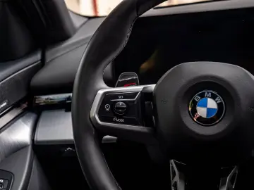 BMW 520d M-SPORTPRO PANO HEADUP KAMRA GLOW H&K