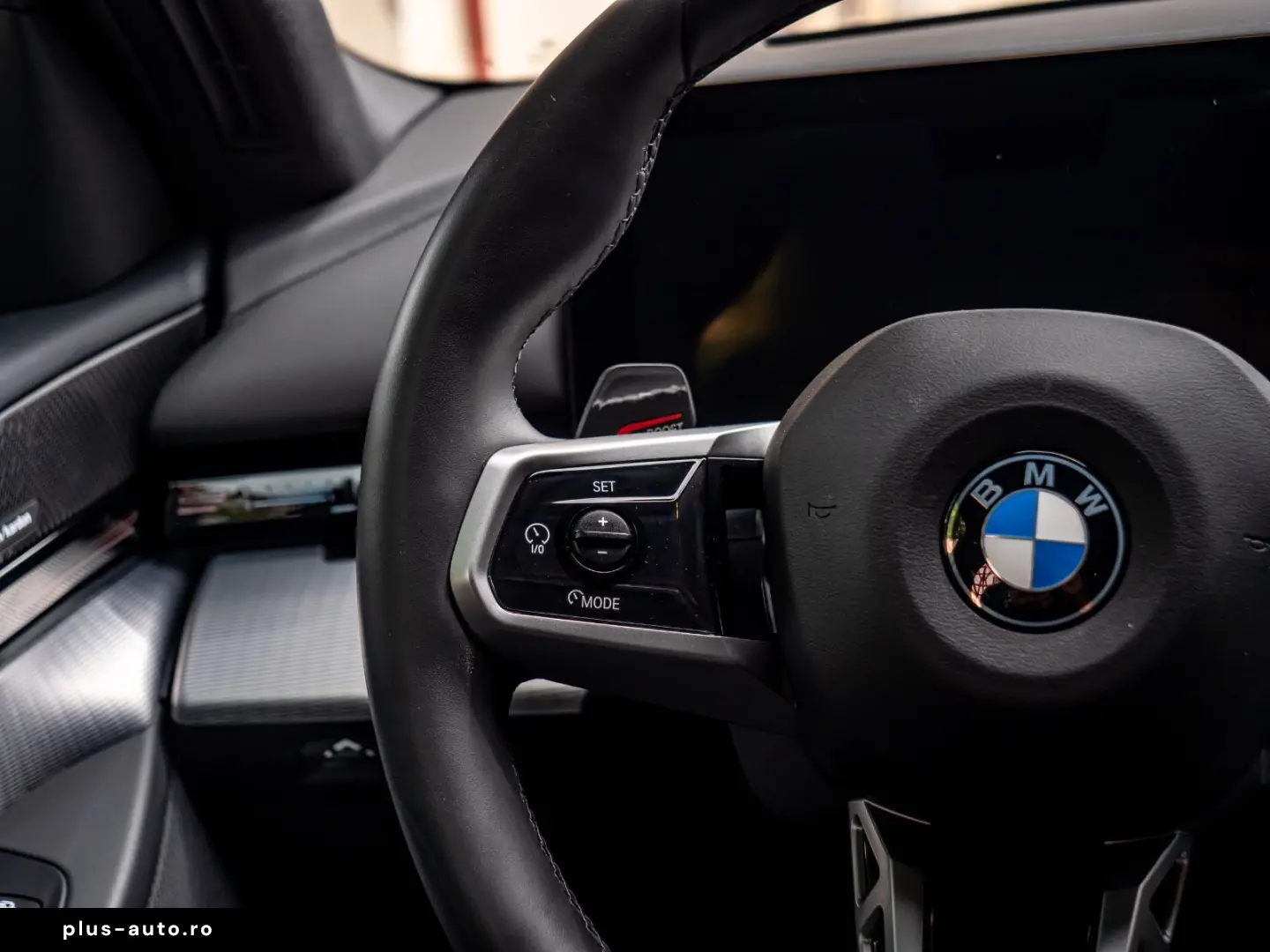 BMW 520d M-SPORTPRO PANO HEADUP KAMRA GLOW H&K