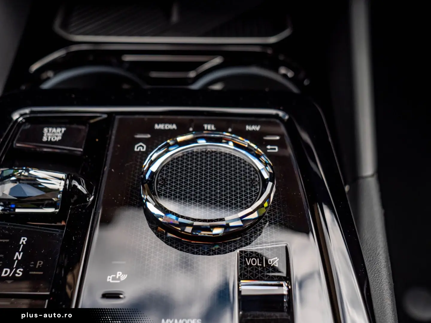 BMW 520d M-SPORTPRO PANO HEADUP KAMRA GLOW H&K