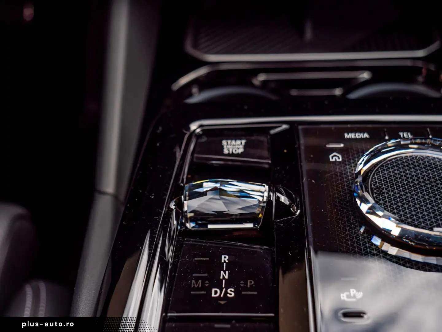 BMW 520d M-SPORTPRO PANO HEADUP KAMRA GLOW H&K
