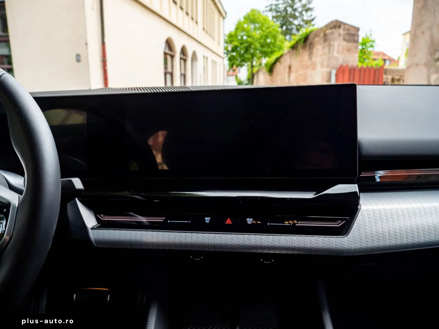 BMW 520d M-SPORTPRO PANO HEADUP KAMRA GLOW H&K