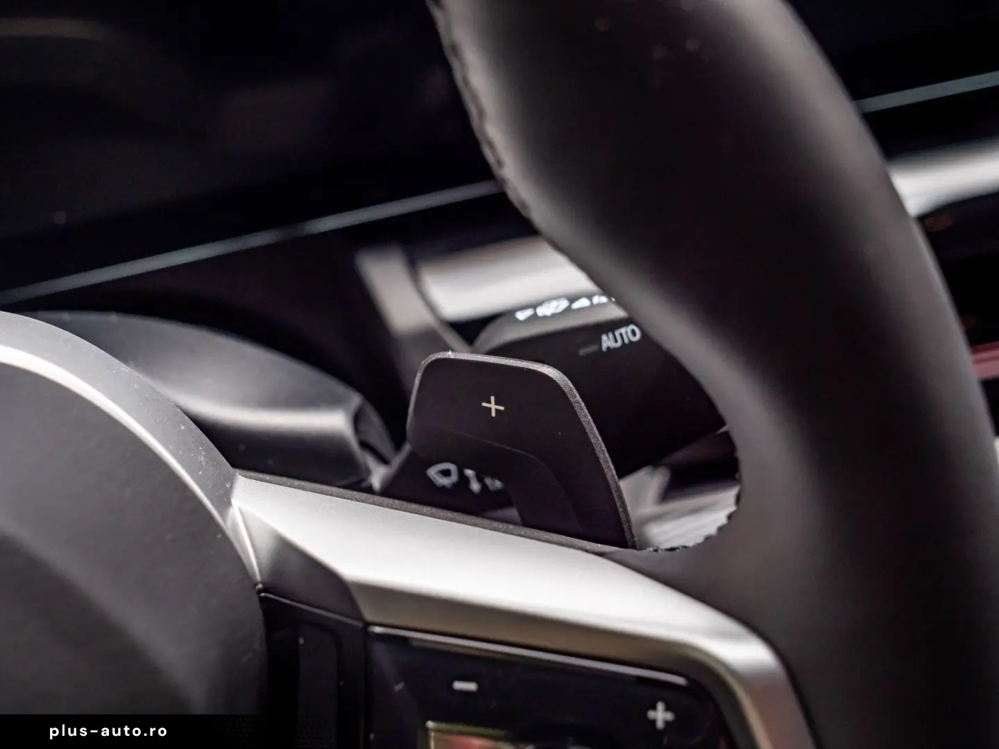 BMW 520d M-SPORTPRO PANO HEADUP KAMRA GLOW H&K