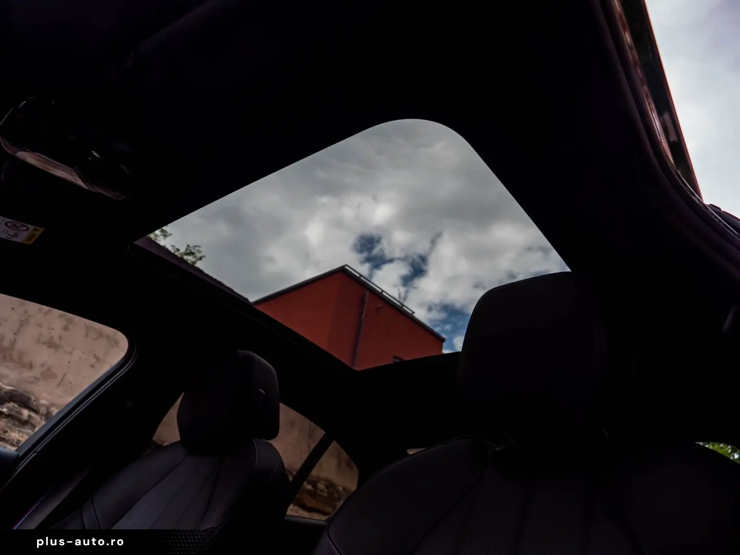 BMW 520d M-SPORTPRO PANO HEADUP KAMRA GLOW H&K