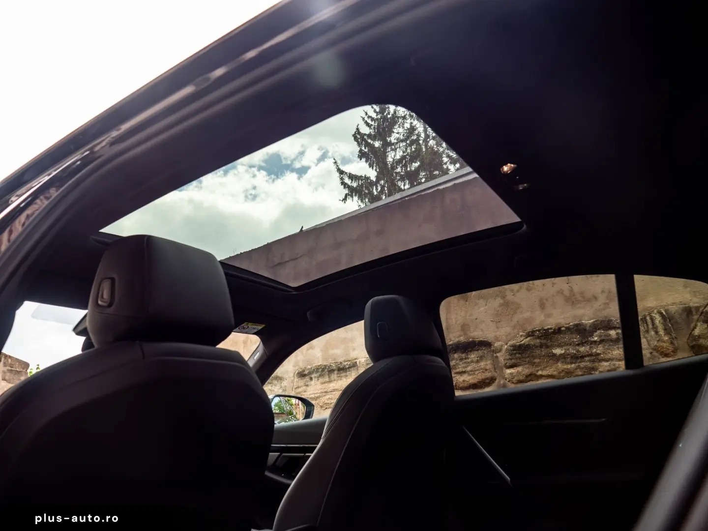 BMW 520d M-SPORTPRO PANO HEADUP KAMRA GLOW H&K