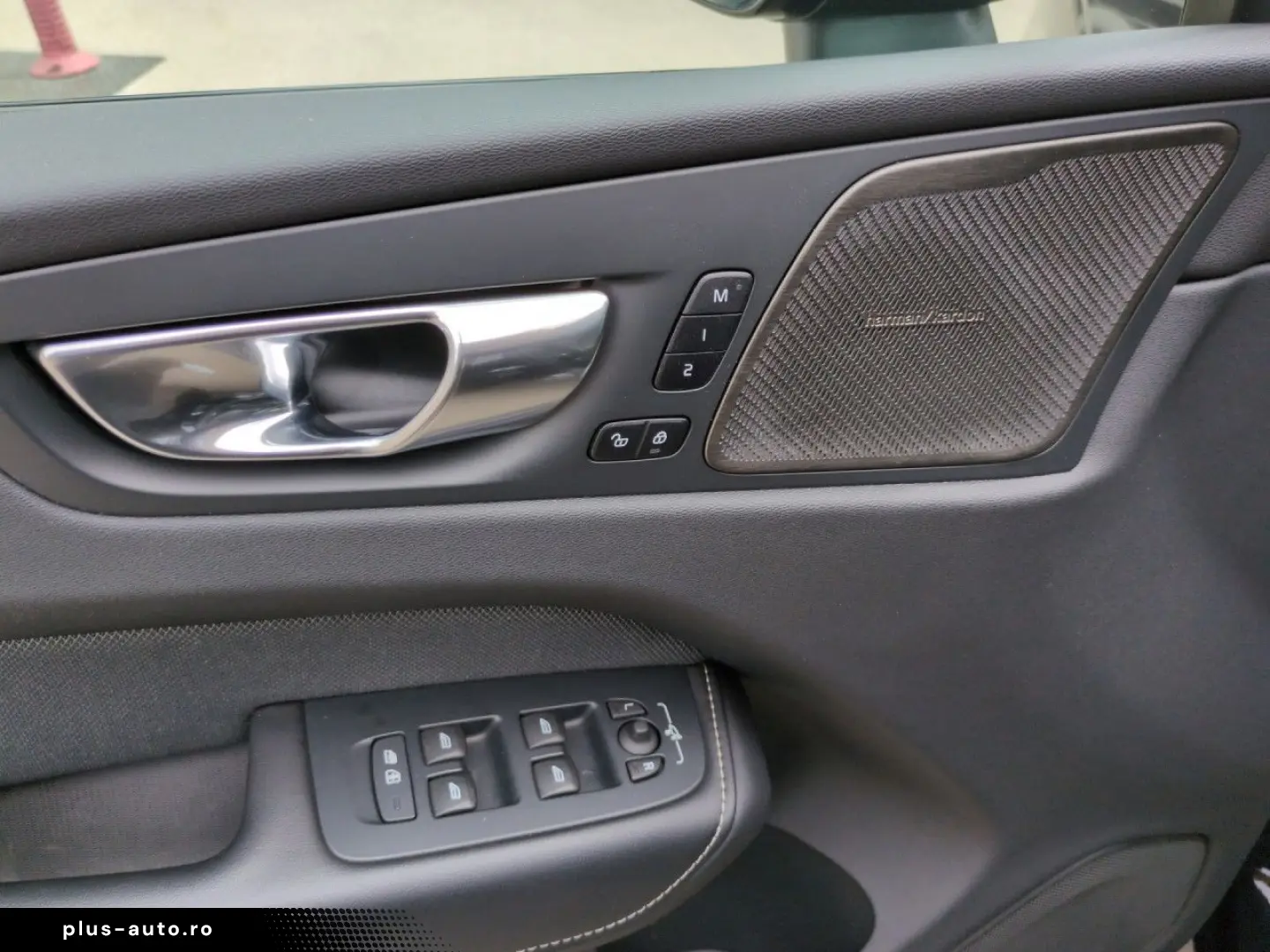 VOLVO XC 60 Plus Black Edition AWD