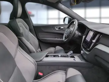 VOLVO XC 60 Plus Black Edition AWD