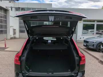 VOLVO XC 60 Plus Black Edition AWD
