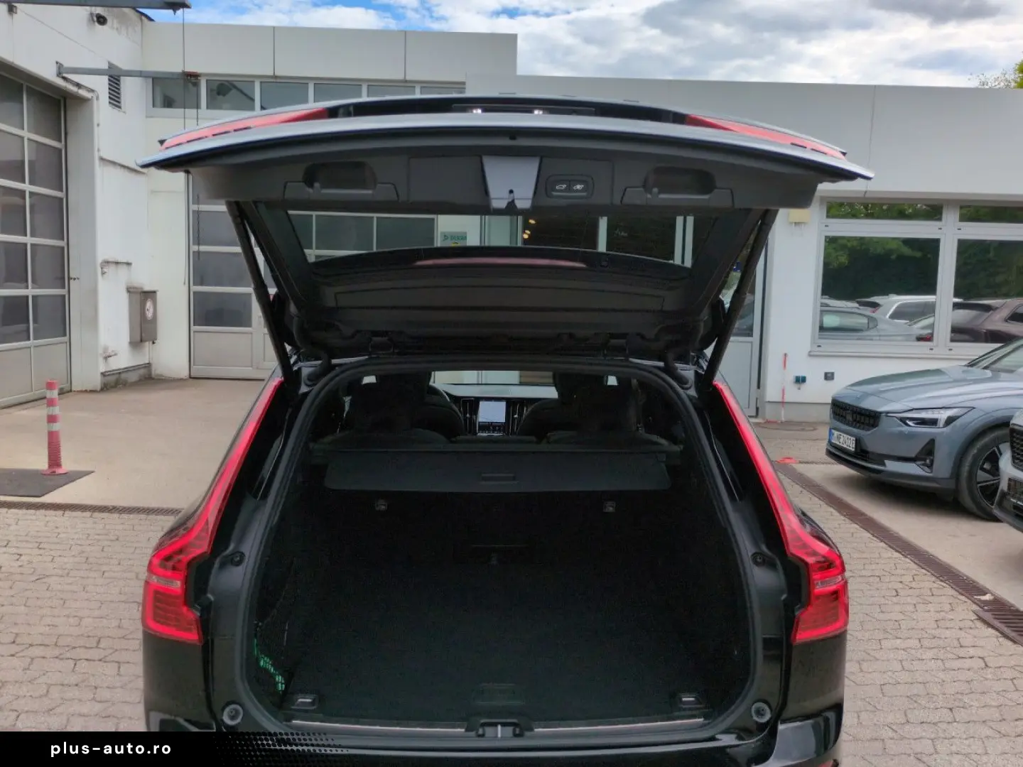 VOLVO XC 60 Plus Black Edition AWD